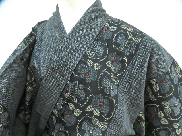 リサイクル　小紋　縞に横段椿文　着物
